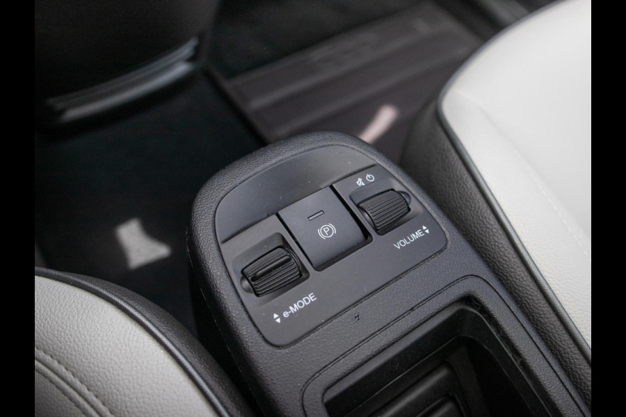 Fiat 500E La Prima 42 kWh | Clima | Leder | 17" | Winter Pack | Apple Carplay | BSM |