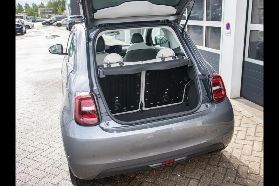 Fiat 500E La Prima 42 kWh | Clima | Leder | 17" | Winter Pack | Apple Carplay | BSM |