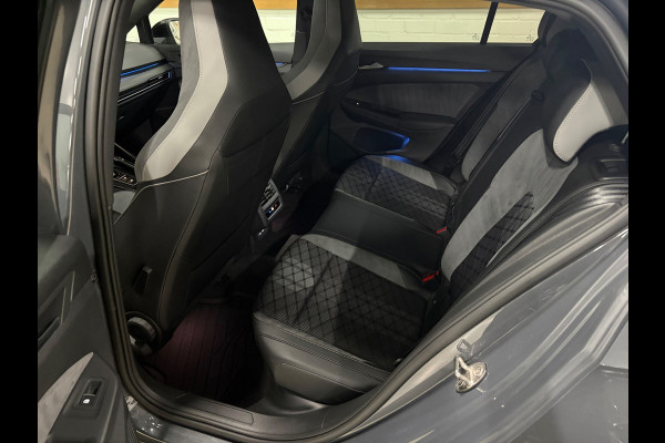 Volkswagen Golf 1.5 eTSI R-Line|IQ|Pano|ACC|Alarm|Keyless|Trekhaak
