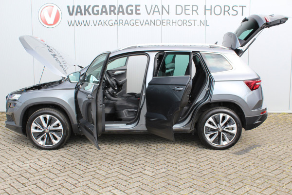 Škoda Karoq 1.5-150pk 'Selection' DSG-AUTOMAAT ! Fijne comfortabele hoogzitter, slechts 11.000km, trekgew. 1.500kg ! Aut. airco, Stuur- en stoelverwarm., Adapt. Cruise Cntrl, Climate Cntrl, Keyless entry/keyless go, Navigatie by Apple CarPlay/Android auto etc.