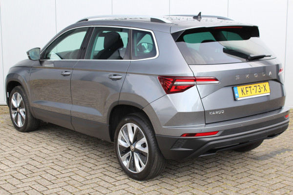 Škoda Karoq 1.5-150pk 'Selection' DSG-AUTOMAAT ! Fijne comfortabele hoogzitter, slechts 11.000km, trekgew. 1.500kg ! Aut. airco, Stuur- en stoelverwarm., Adapt. Cruise Cntrl, Climate Cntrl, Keyless entry/keyless go, Navigatie by Apple CarPlay/Android auto etc.