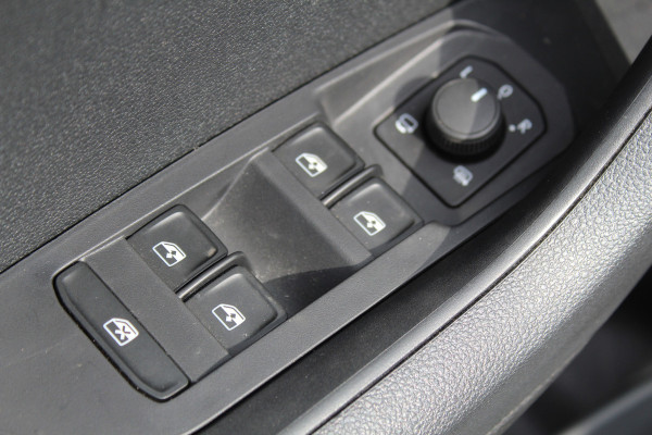 Škoda Karoq 1.5-150pk 'Selection' DSG-AUTOMAAT ! Fijne comfortabele hoogzitter, slechts 11.000km, trekgew. 1.500kg ! Aut. airco, Stuur- en stoelverwarm., Adapt. Cruise Cntrl, Climate Cntrl, Keyless entry/keyless go, Navigatie by Apple CarPlay/Android auto etc.