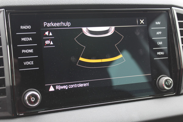 Škoda Karoq 1.5-150pk 'Selection' DSG-AUTOMAAT ! Fijne comfortabele hoogzitter, slechts 11.000km, trekgew. 1.500kg ! Aut. airco, Stuur- en stoelverwarm., Adapt. Cruise Cntrl, Climate Cntrl, Keyless entry/keyless go, Navigatie by Apple CarPlay/Android auto etc.