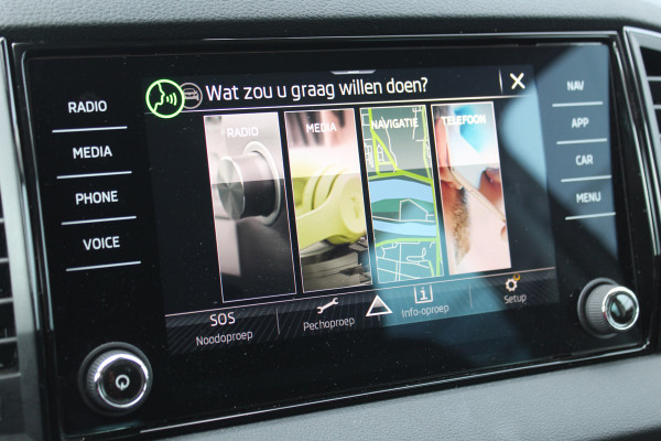 Škoda Karoq 1.5-150pk 'Selection' DSG-AUTOMAAT ! Fijne comfortabele hoogzitter, slechts 11.000km, trekgew. 1.500kg ! Aut. airco, Stuur- en stoelverwarm., Adapt. Cruise Cntrl, Climate Cntrl, Keyless entry/keyless go, Navigatie by Apple CarPlay/Android auto etc.