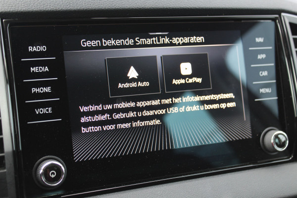 Škoda Karoq 1.5-150pk 'Selection' DSG-AUTOMAAT ! Fijne comfortabele hoogzitter, slechts 11.000km, trekgew. 1.500kg ! Aut. airco, Stuur- en stoelverwarm., Adapt. Cruise Cntrl, Climate Cntrl, Keyless entry/keyless go, Navigatie by Apple CarPlay/Android auto etc.