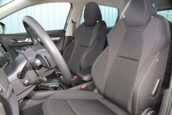 Škoda Karoq 1.5-150pk 'Selection' DSG-AUTOMAAT ! Fijne comfortabele hoogzitter, slechts 11.000km, trekgew. 1.500kg ! Aut. airco, Stuur- en stoelverwarm., Adapt. Cruise Cntrl, Climate Cntrl, Keyless entry/keyless go, Navigatie by Apple CarPlay/Android auto etc.