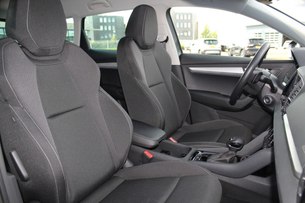 Škoda Karoq 1.5-150pk 'Selection' DSG-AUTOMAAT ! Fijne comfortabele hoogzitter, slechts 11.000km, trekgew. 1.500kg ! Aut. airco, Stuur- en stoelverwarm., Adapt. Cruise Cntrl, Climate Cntrl, Keyless entry/keyless go, Navigatie by Apple CarPlay/Android auto etc.