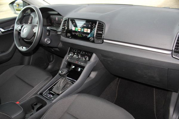 Škoda Karoq 1.5-150pk 'Selection' DSG-AUTOMAAT ! Fijne comfortabele hoogzitter, slechts 11.000km, trekgew. 1.500kg ! Aut. airco, Stuur- en stoelverwarm., Adapt. Cruise Cntrl, Climate Cntrl, Keyless entry/keyless go, Navigatie by Apple CarPlay/Android auto etc.