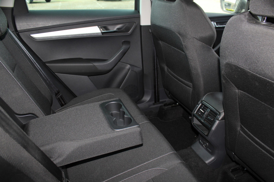 Škoda Karoq 1.5-150pk 'Selection' DSG-AUTOMAAT ! Fijne comfortabele hoogzitter, slechts 11.000km, trekgew. 1.500kg ! Aut. airco, Stuur- en stoelverwarm., Adapt. Cruise Cntrl, Climate Cntrl, Keyless entry/keyless go, Navigatie by Apple CarPlay/Android auto etc.