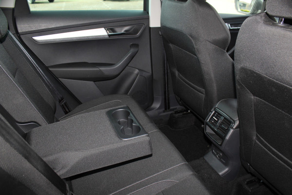 Škoda Karoq 1.5-150pk 'Selection' DSG-AUTOMAAT ! Fijne comfortabele hoogzitter, slechts 11.000km, trekgew. 1.500kg ! Aut. airco, Stuur- en stoelverwarm., Adapt. Cruise Cntrl, Climate Cntrl, Keyless entry/keyless go, Navigatie by Apple CarPlay/Android auto etc.