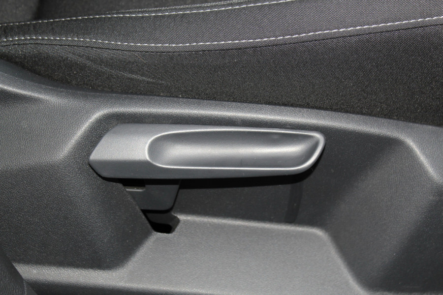 Škoda Karoq 1.5-150pk 'Selection' DSG-AUTOMAAT ! Fijne comfortabele hoogzitter, slechts 11.000km, trekgew. 1.500kg ! Aut. airco, Stuur- en stoelverwarm., Adapt. Cruise Cntrl, Climate Cntrl, Keyless entry/keyless go, Navigatie by Apple CarPlay/Android auto etc.