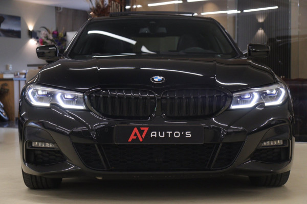 BMW 3-serie 330i High Executive M-PAKKET PANO/CARPLAY/SFEER/HK/HUD/VOL
