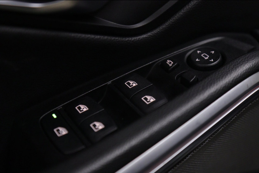 BMW 3-serie 330i High Executive M-PAKKET PANO/CARPLAY/SFEER/HK/HUD/VOL