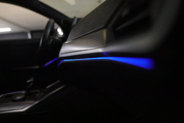 BMW 3-serie 330i High Executive M-PAKKET PANO/CARPLAY/SFEER/HK/HUD/VOL