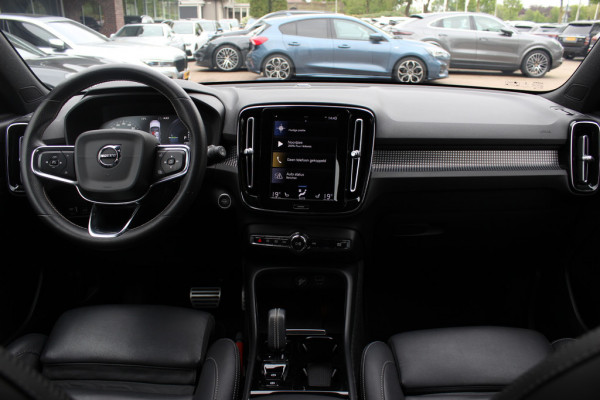 Volvo XC40 1.5 T5 Twin Engine Inscription R-Design / Full option! / Trekhaak / Panoramadak / 360Camera / Leder / Harman Kardon / 20'' / CarPlay / Stuur+Stoelverwarming / Bliss / Dodehoek / Cruise Control