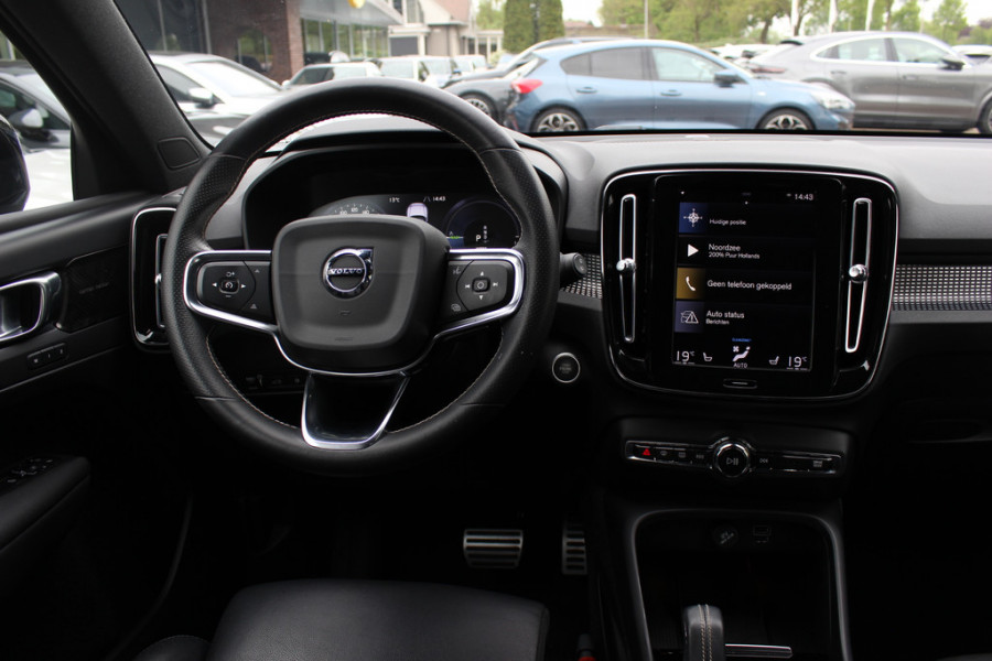 Volvo XC40 1.5 T5 Twin Engine Inscription R-Design / Full option! / Trekhaak / Panoramadak / 360Camera / Leder / Harman Kardon / 20'' / CarPlay / Stuur+Stoelverwarming / Bliss / Dodehoek / Cruise Control