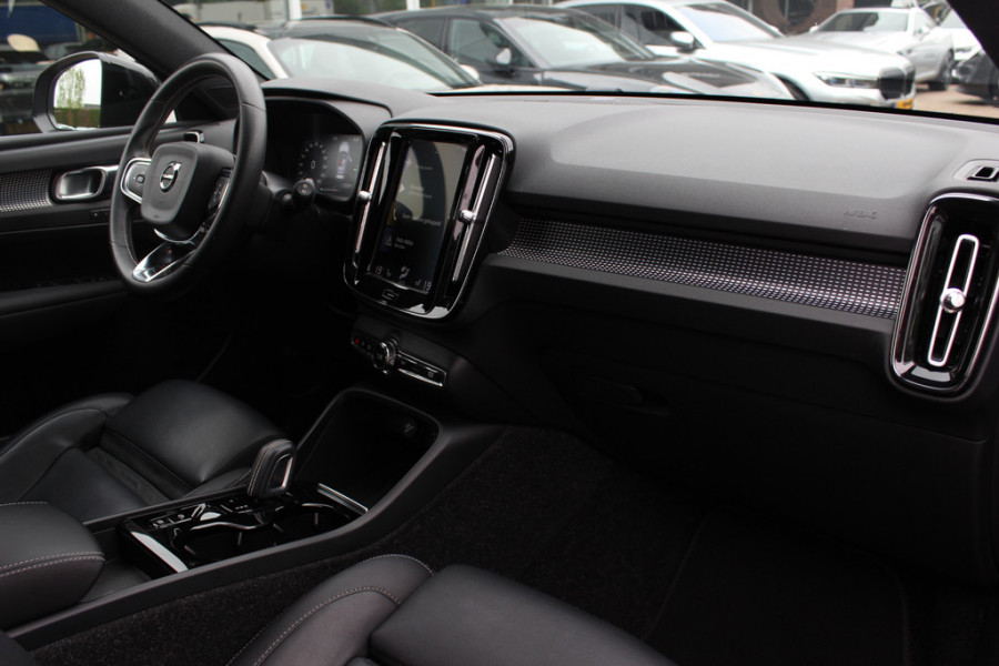 Volvo XC40 1.5 T5 Twin Engine Inscription R-Design / Full option! / Trekhaak / Panoramadak / 360Camera / Leder / Harman Kardon / 20'' / CarPlay / Stuur+Stoelverwarming / Bliss / Dodehoek / Cruise Control