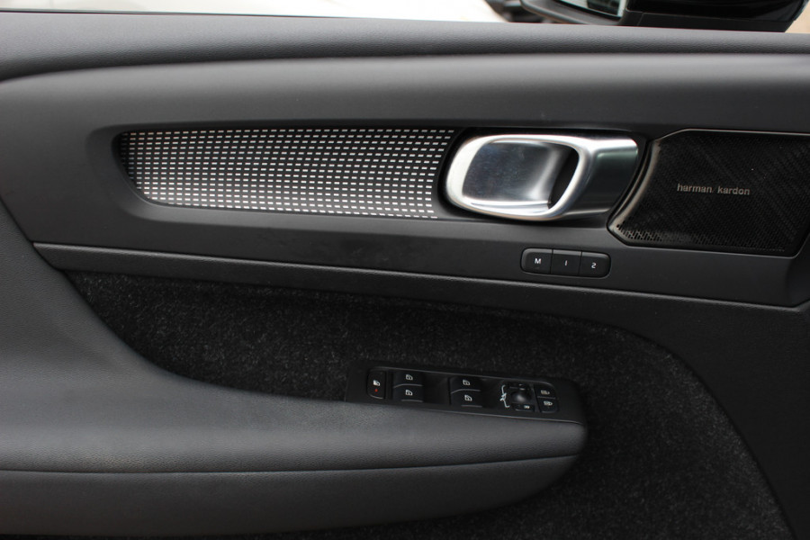 Volvo XC40 1.5 T5 Twin Engine Inscription R-Design / Full option! / Trekhaak / Panoramadak / 360Camera / Leder / Harman Kardon / 20'' / CarPlay / Stuur+Stoelverwarming / Bliss / Dodehoek / Cruise Control