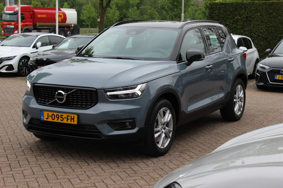 Volvo XC40 1.5 T5 Recharge R-Design / Camera / Leder / Harman Kardon / Keyless / 19'' / Stuur+Stoelverwarming / Elektr. Stoelen / Bliss / DAB / ACC
