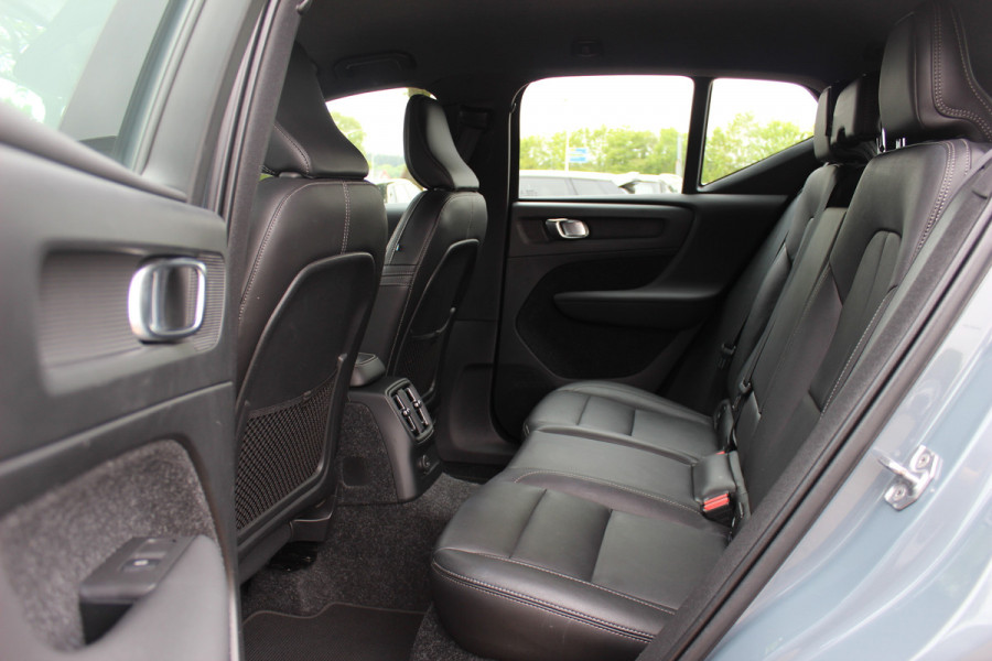 Volvo XC40 1.5 T5 Recharge R-Design / Camera / Leder / Harman Kardon / Keyless / 19'' / Stuur+Stoelverwarming / Elektr. Stoelen / Bliss / DAB / ACC