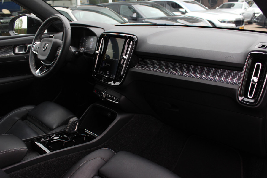 Volvo XC40 1.5 T5 Recharge R-Design / Camera / Leder / Harman Kardon / Keyless / 19'' / Stuur+Stoelverwarming / Elektr. Stoelen / Bliss / DAB / ACC