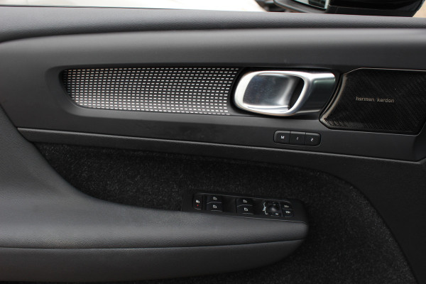 Volvo XC40 1.5 T5 Recharge R-Design / Camera / Leder / Harman Kardon / Keyless / 19'' / Stuur+Stoelverwarming / Elektr. Stoelen / Bliss / DAB / ACC