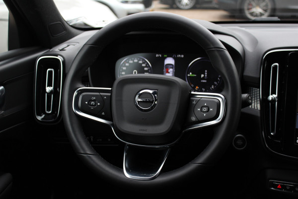 Volvo XC40 1.5 T5 Recharge Inscription / Trekhaak / 360Camera / Leder&Alcantara / 19'' / Keyless / CarPlay / LED / DAB / Stoel+Stuurverwarming / ACC
