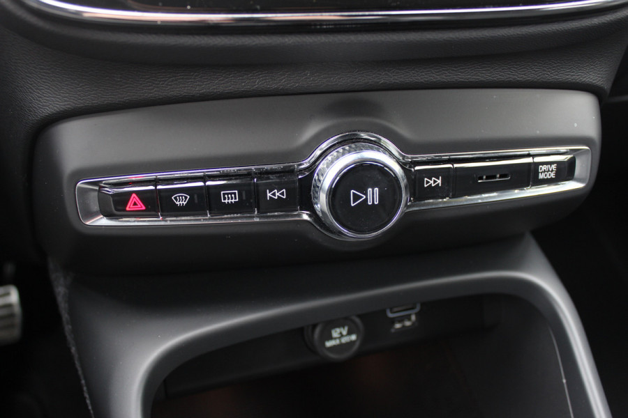 Volvo XC40 1.5 T5 Recharge Inscription / Trekhaak / 360Camera / Leder&Alcantara / 19'' / Keyless / CarPlay / LED / DAB / Stoel+Stuurverwarming / ACC