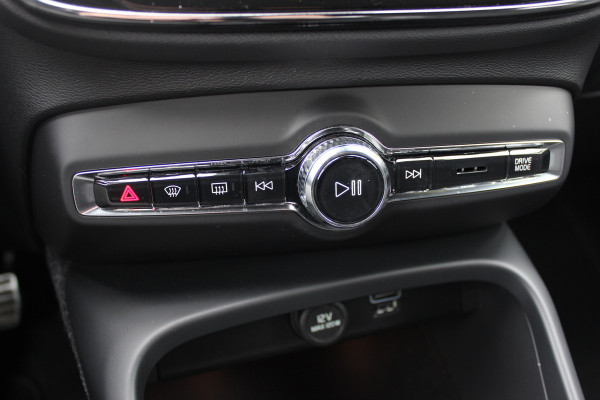 Volvo XC40 1.5 T5 Recharge Inscription / Trekhaak / 360Camera / Leder&Alcantara / 19'' / Keyless / CarPlay / LED / DAB / Stoel+Stuurverwarming / ACC