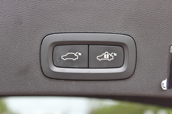 Volvo XC40 1.5 T5 Recharge Inscription / Trekhaak / 360Camera / Leder&Alcantara / 19'' / Keyless / CarPlay / LED / DAB / Stoel+Stuurverwarming / ACC