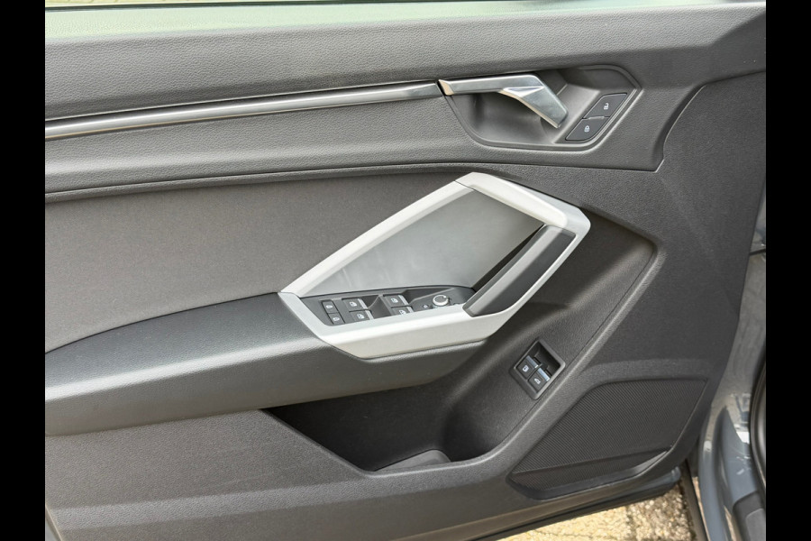 Audi Q3 Sportback 45 TFSI e S Edition 245 Pk | Navigatie | Camera | ACC | Clima | Side asist | Trekhaak | 20"Licht metaal.