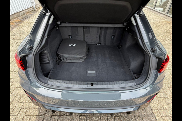 Audi Q3 Sportback 45 TFSI e S Edition 245 Pk | Navigatie | Camera | ACC | Clima | Side asist | Trekhaak | 20"Licht metaal.