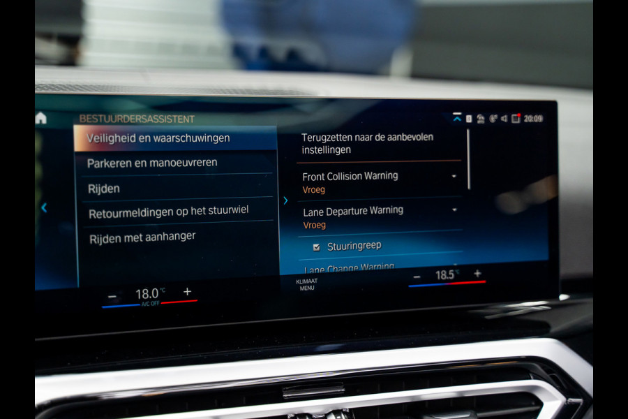 BMW 4 Serie Cabrio 420i High Executive | Sportleder | Camera | Harman | Laser | Head-up