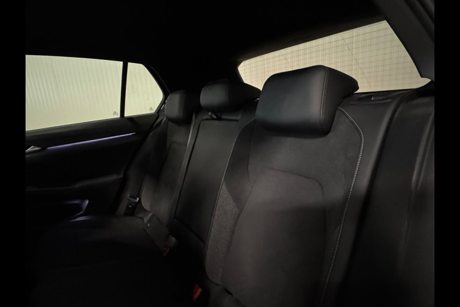 Volkswagen Golf 1.5 eTSI R-Line Edition | 50 JAHRE | FACELIFT | PANO | HUD | TREKHAAK