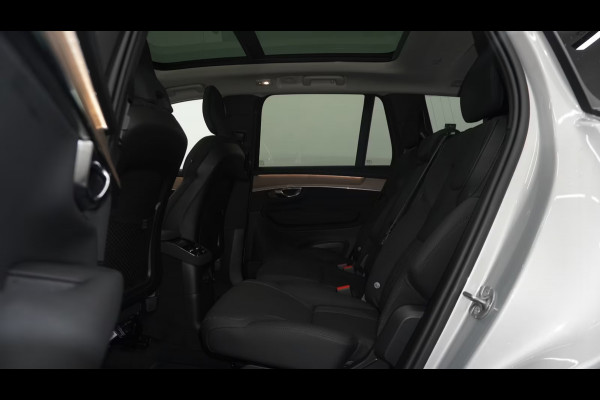Volvo XC90 2.0 T8 Plug-in hybrid AWD Ultra Dark ** FULL OPTIONS, PANORAMA, TREKH, 21-inch LMV, H&K SOUND ** 1e EIG - UNFALLFREI ** ** INFORMEER OOK NAAR ONZE AANTREKKELIJKE FINANCIAL-LEASE TARIEVEN **