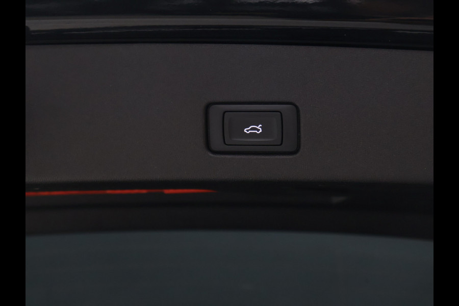 Audi Q4 e-tron 40 Launch edition 77 kWh [SCHUIFKANTELDAK, ADAPTIVE CRUISE, CAMERA, APPLE CARPLAY, ANDROID, STOELVERWARMING, PDC, DIGITAL DASH]