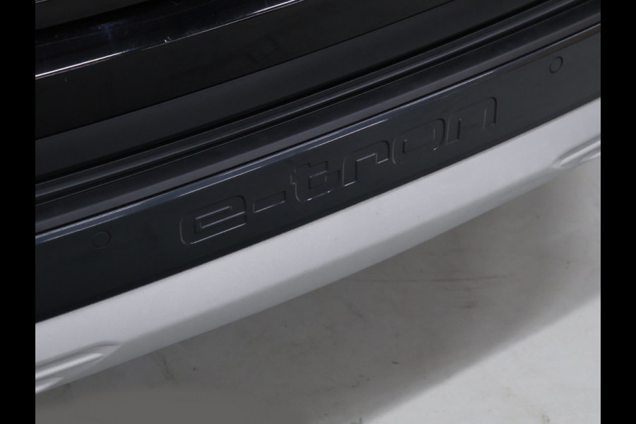 Audi Q4 e-tron 40 Launch edition 77 kWh [SCHUIFKANTELDAK, ADAPTIVE CRUISE, CAMERA, APPLE CARPLAY, ANDROID, STOELVERWARMING, PDC, DIGITAL DASH]