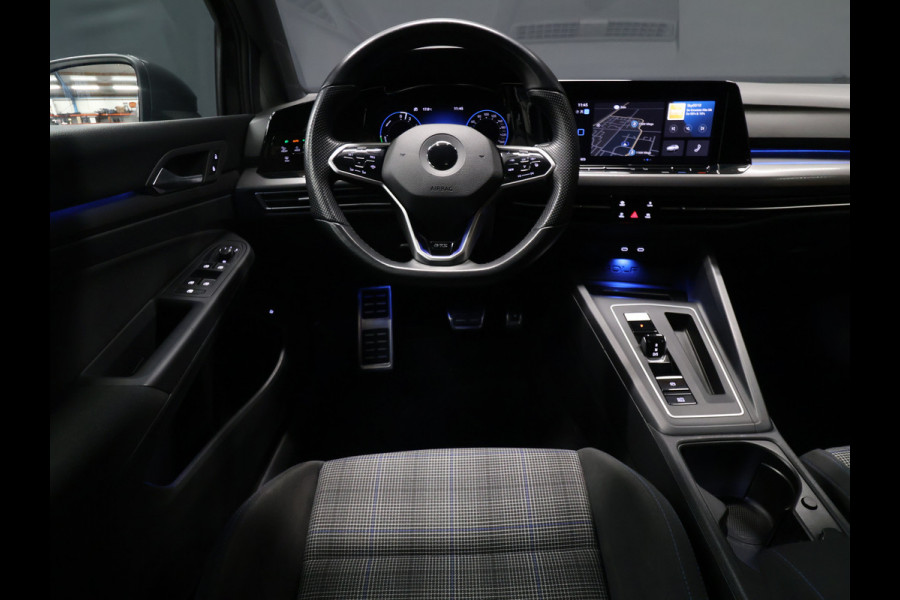 Volkswagen Golf 1.4 eHybrid GTE [SCHUIFKANTELDAK, APPLE CARPLAY, ANDROID, PDC, CRUISE, STUURVERWARMING, DIGITAL DASH, NAVIGATIE, NIEUWSTAAT]