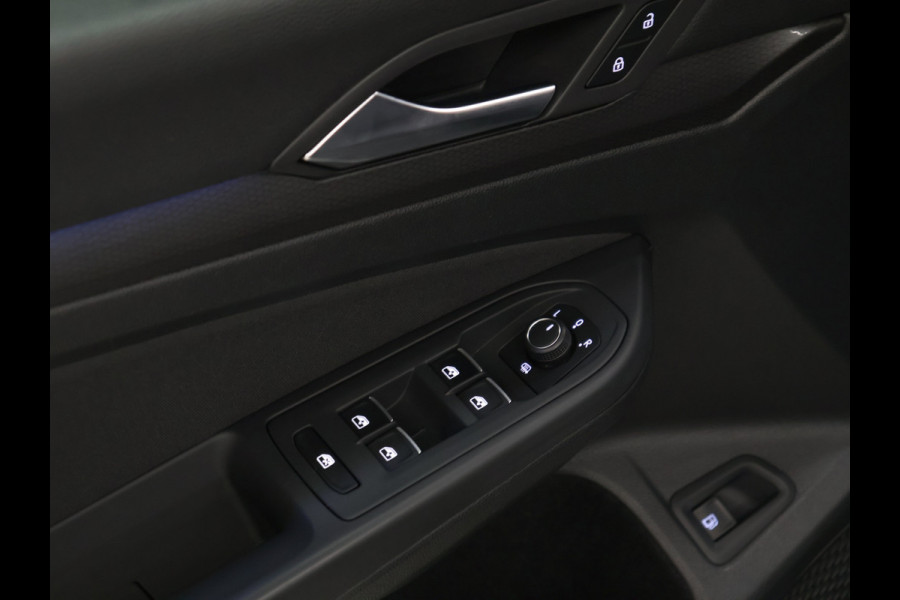 Volkswagen Golf 1.4 eHybrid GTE [SCHUIFKANTELDAK, APPLE CARPLAY, ANDROID, PDC, CRUISE, STUURVERWARMING, DIGITAL DASH, NAVIGATIE, NIEUWSTAAT]