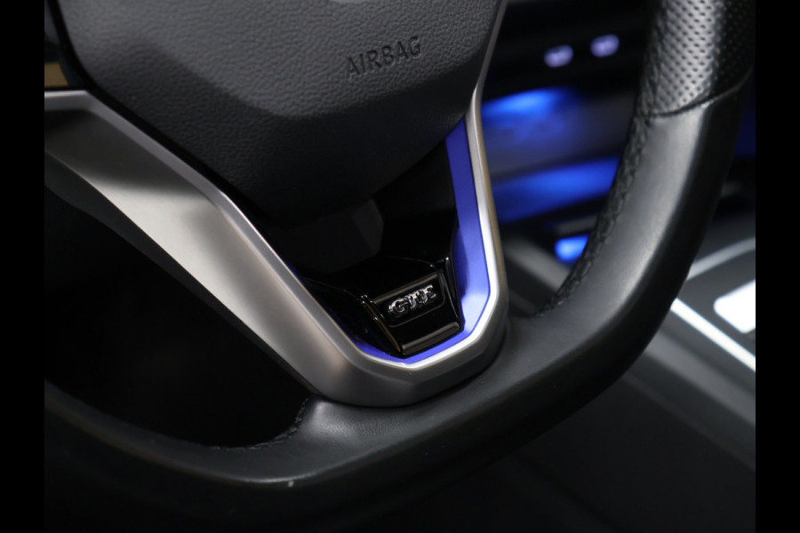 Volkswagen Golf 1.4 eHybrid GTE [SCHUIFKANTELDAK, APPLE CARPLAY, ANDROID, PDC, CRUISE, STUURVERWARMING, DIGITAL DASH, NAVIGATIE, NIEUWSTAAT]