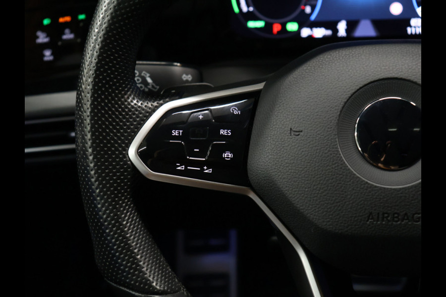 Volkswagen Golf 1.4 eHybrid GTE [SCHUIFKANTELDAK, APPLE CARPLAY, ANDROID, PDC, CRUISE, STUURVERWARMING, DIGITAL DASH, NAVIGATIE, NIEUWSTAAT]