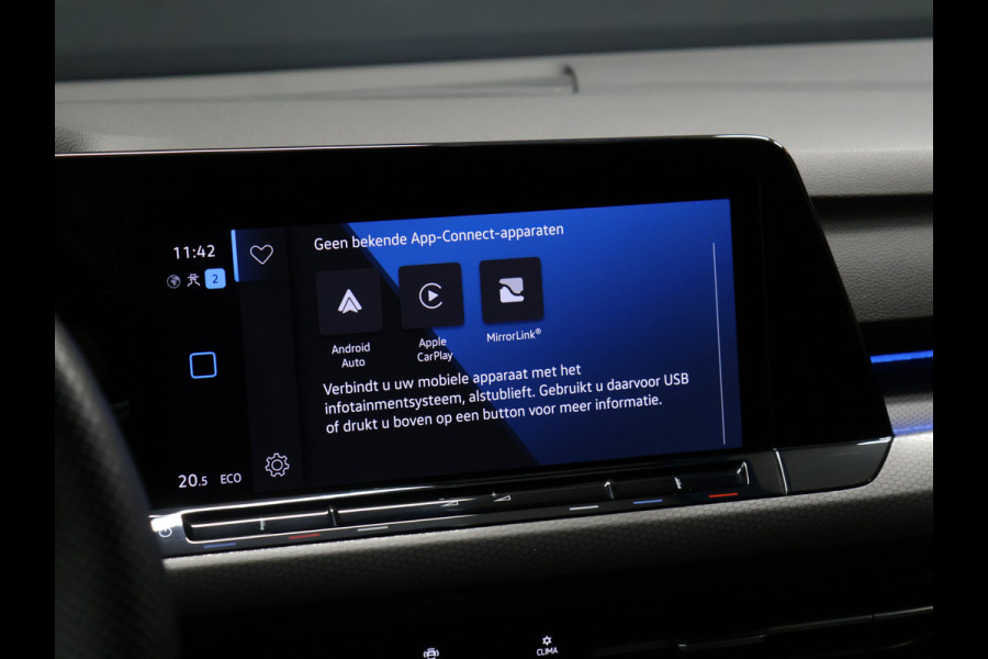 Volkswagen Golf 1.4 eHybrid GTE [SCHUIFKANTELDAK, APPLE CARPLAY, ANDROID, PDC, CRUISE, STUURVERWARMING, DIGITAL DASH, NAVIGATIE, NIEUWSTAAT]