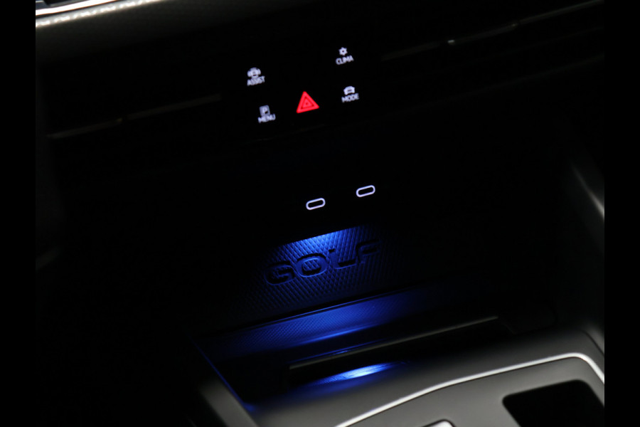 Volkswagen Golf 1.4 eHybrid GTE [SCHUIFKANTELDAK, APPLE CARPLAY, ANDROID, PDC, CRUISE, STUURVERWARMING, DIGITAL DASH, NAVIGATIE, NIEUWSTAAT]