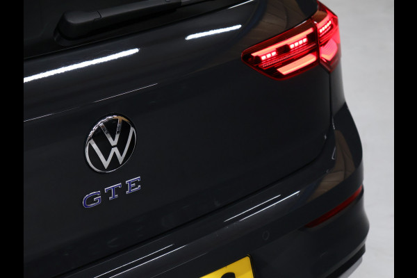 Volkswagen Golf 1.4 eHybrid GTE [SCHUIFKANTELDAK, APPLE CARPLAY, ANDROID, PDC, CRUISE, STUURVERWARMING, DIGITAL DASH, NAVIGATIE, NIEUWSTAAT]