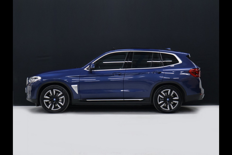BMW iX3 Executive 80 kWh [SCHUIFKANTELDAK, ADAPTIVE CRUISE, MEMORY, APPLE CARPLAY, ANDROID, CAMERA, PDC, STOELVERWARMING, TREKHAAK, DRAADLOZE OPLADER, NIEUWSTAAT]