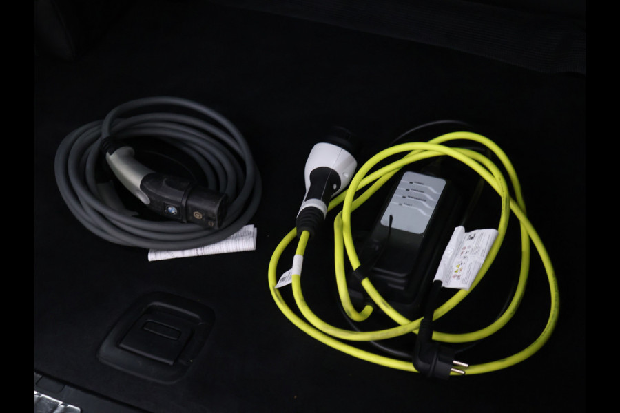 BMW iX3 Executive 80 kWh [SCHUIFKANTELDAK, ADAPTIVE CRUISE, MEMORY, APPLE CARPLAY, ANDROID, CAMERA, PDC, STOELVERWARMING, TREKHAAK, DRAADLOZE OPLADER, NIEUWSTAAT]