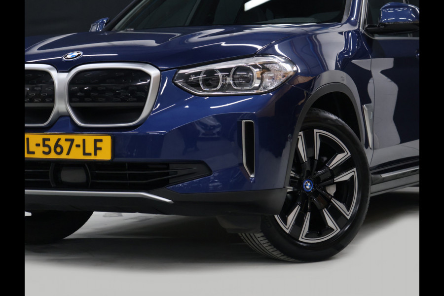 BMW iX3 Executive 80 kWh [SCHUIFKANTELDAK, ADAPTIVE CRUISE, MEMORY, APPLE CARPLAY, ANDROID, CAMERA, PDC, STOELVERWARMING, TREKHAAK, DRAADLOZE OPLADER, NIEUWSTAAT]