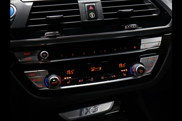 BMW iX3 Executive 80 kWh [SCHUIFKANTELDAK, ADAPTIVE CRUISE, MEMORY, APPLE CARPLAY, ANDROID, CAMERA, PDC, STOELVERWARMING, TREKHAAK, DRAADLOZE OPLADER, NIEUWSTAAT]