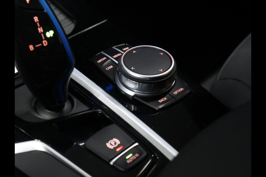 BMW iX3 Executive 80 kWh [SCHUIFKANTELDAK, ADAPTIVE CRUISE, MEMORY, APPLE CARPLAY, ANDROID, CAMERA, PDC, STOELVERWARMING, TREKHAAK, DRAADLOZE OPLADER, NIEUWSTAAT]