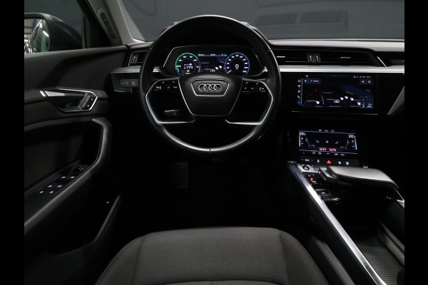 Audi e-tron 55 quattro edition 95 kWh [APPLE CARPLAY, LED, ADAPTIEVE DEMPING, CRUISE CONTROL, ANDROID, DIGITAL DASH, ELEKTRISCHE ACHTERKLEP, NAVIGATIE, NIEUWSTAAT]